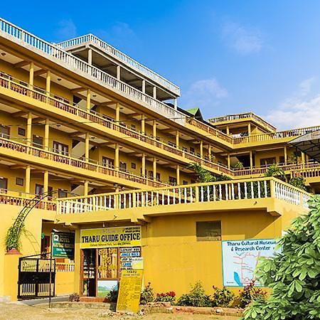 Hotel Nature Heritage チトワン エクステリア 写真