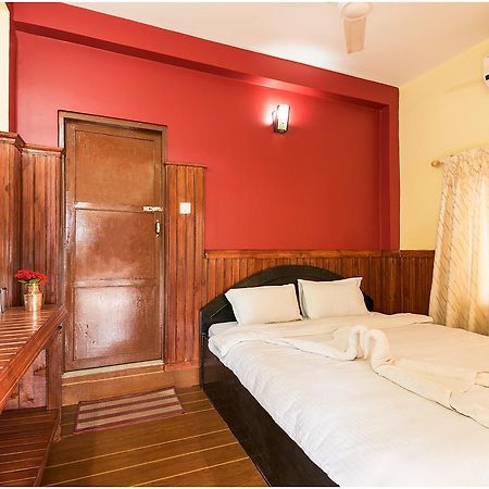 Hotel Nature Heritage チトワン エクステリア 写真