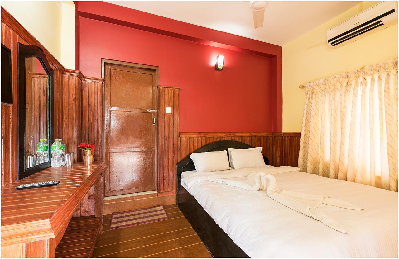 Hotel Nature Heritage チトワン エクステリア 写真